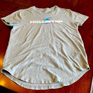 Hollister logo tee curved hem
